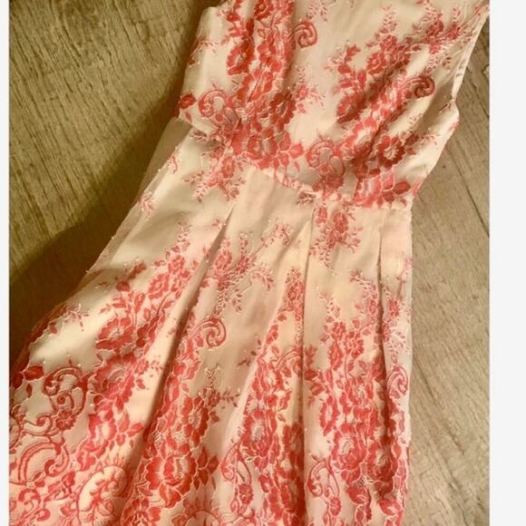 Alice + Olivia Fila Dress in Red/Natural. - Picture 8 of 9
